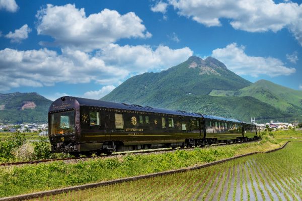 ななつ星」24年4ー8月分販売開始へ 霧島コースなど15本対象 JR九州